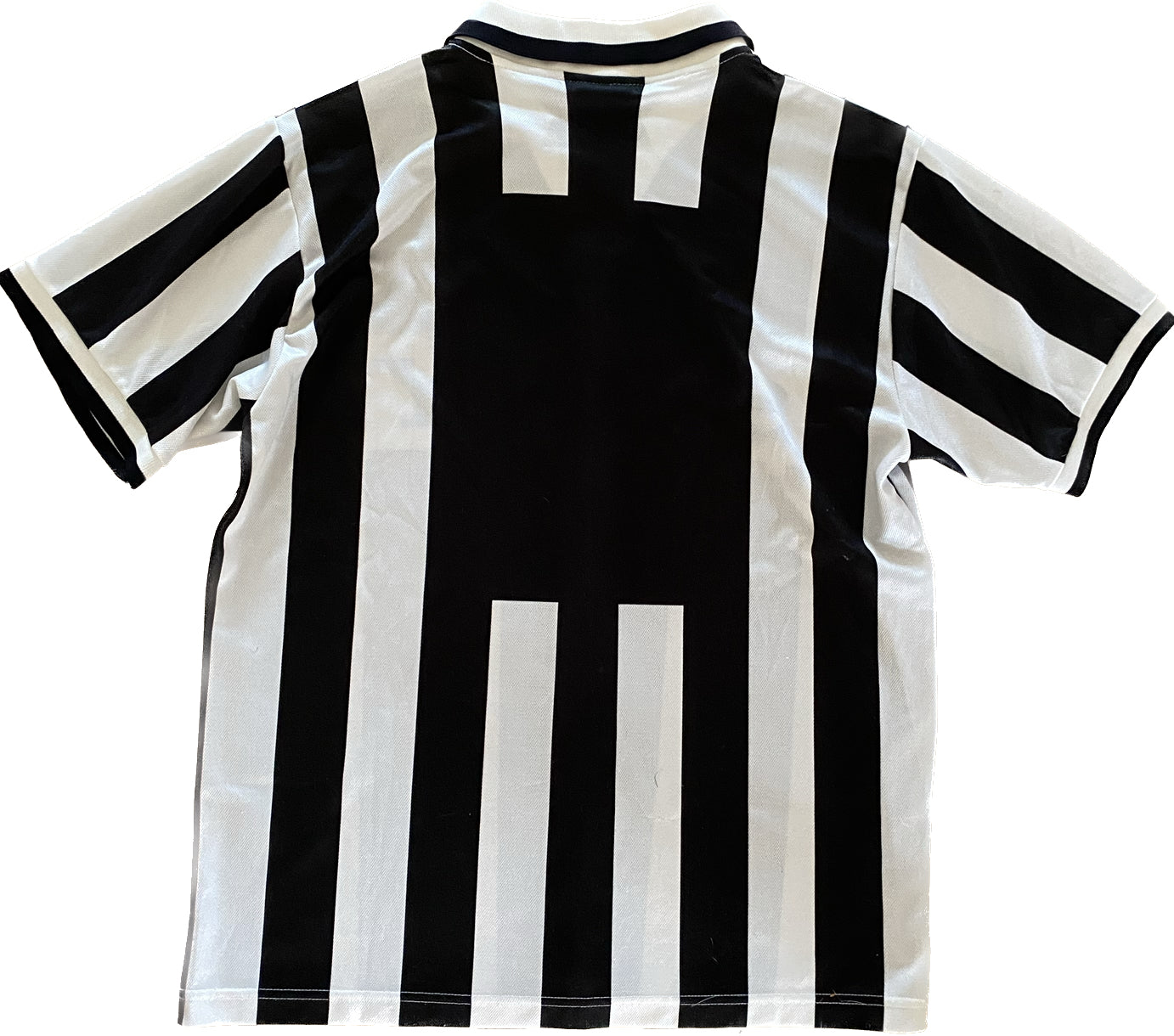 Juventus 1995-1996 home kit